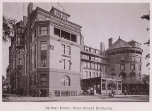 De Soto Hotel, Bull Street Entrance (bw photo) 作： American Photographer (after)