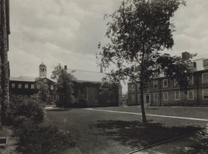 ハーバード大学ハーバード・ホール、ホールデン・チャペル、寮のマワー・ホール(モノクロ写真) 作： American Photographer (after)