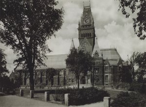 ハーバード大学メモリアルホール（白黒写真 作： American Photographer (after)