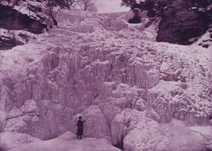 冬のワトキンズグレン、ヘクターフォール（モノクロ写真 作： American Photographer (after)