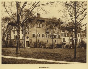 プリンストン大学（Princeton University）。マコーミック・ホール（モノクロ写真 作： American Photographer (after)
