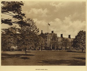 プリンストン大学（Princeton University）。セブンティナインホール（モノクロ写真 作： American Photographer (after)