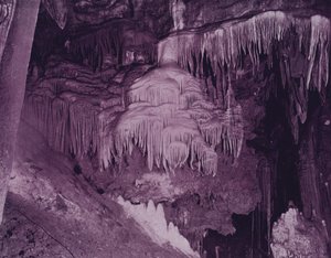 バージニア州ルーレイ洞窟「タイタニアのベール」（モノクロ写真 作： American Photographer (after)