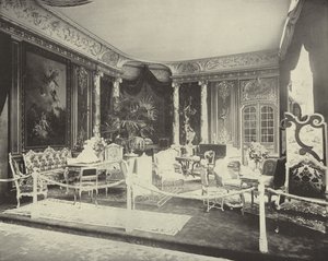 フランスの家具の展示 作： American Photographer