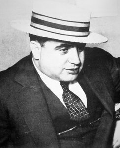 アル・カポネ（1899-1947）1928年（モノクロ写真 作： American Photographer