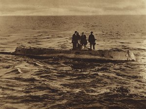 第一次世界大戦のアメリカ近代潜水艦の原型（モノクロ写真） 作： アメリカの写真家