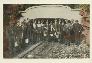アメリカの炭鉱：仕事帰りの炭鉱労働者たち（カラー写真） 作： American Photographer