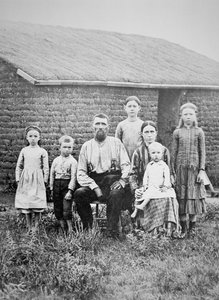 アメリカの開拓者の家族、1870年頃（モノクロ写真 作： American Photographer