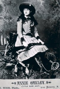 アニー・オークリー（1860-1926）（モノクロ写真 作： American Photographer