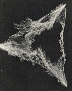 実験室で作られた人工雷（モノクロ写真） 作： アメリカの写真家