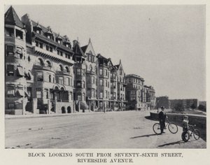 Seventy-Sixth Street, Riverside Avenueから南を見るブロック（モノクロ写真 作： American Photographer
