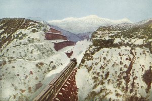 カリフォルニア州コースト山頂でのカホン峠（カラー写真）