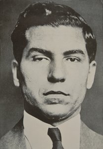 チャールズ・"ラッキー"・ルチアーノ（1897-1962）1936年（モノクロ写真 作： American Photographer
