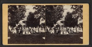 子供たちと遊び場、ニューヨーク州オナイダコミュニティ、1870年頃（モノクロ写真 作： American Photographer