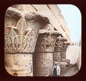 エスネの神殿の柱（ランタンスライド） 作： American Photographer