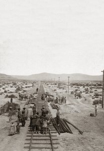 セントラル・パシフィック鉄道の1869年の建設 - ネバダ州 - 北米初の大陸横断鉄道を建設するため、セントラル・パシフィック社の鉄道路線を建設する労働者たち。(セントラル・パシフィック鉄道会社)