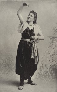ハンガリーのカフェチャンタンの踊る少女 作： American Photographer