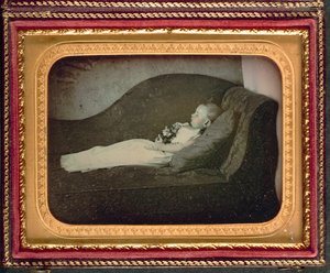 ソファーで死んだ子供、1855年頃 作： American Photographer
