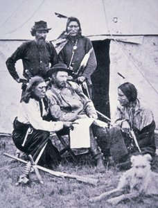 ジョージ・A・カスター将軍（1839-76）と1873年のイエローストーン遠征時のインディアンの偵察隊 作： American Photographer