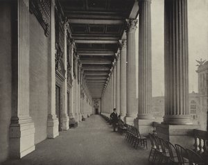 機械ホールのグランドロッジア 作： American Photographer