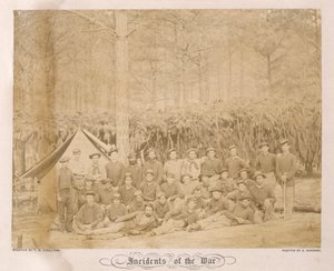 米工兵分遣隊第2グループの集合写真（モノクロ写真） 作： アメリカの写真家