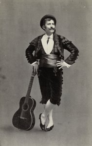 セビリアの理髪師』でのフィガロ役ギゼッペ・カンパナーリ（モノクロ写真） 作： アメリカの写真家