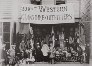 Klondike Outfitters store, Cordova Street, Vancouver 1897 (b/w photo) 作： American Photographer