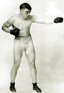 Leo Houck、1911年（セピア写真） 作： American Photographer