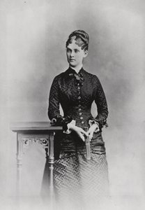 セオドア・ルーズベルト夫人、1882年頃（モノクロ写真 作： American Photographer
