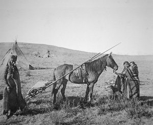 カナダ西部のネイティブアメリカンCree族、1890年頃（モノクロ写真 作： American Photographer