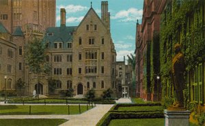 コネチカット州ニューヘイブンイェール大学ビンガム・ホールとコネチカット・ホール（カラー写真） 作： アメリカの写真家