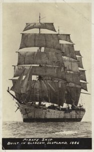 スコットランドのグラスゴーで建造された海賊船、1886年 作： American Photographer