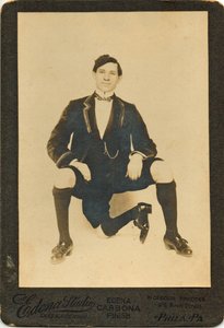 フランシスコ・レンティーニ（1881〜1966）の肖像、三脚の男 作： American Photographer