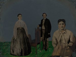 二人の女性と一人の男性の肖像,1860年代（写真） 作： アメリカの写真家