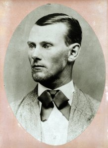 犯罪者ジェシー・ジェームズ（1847-1882）の死の直前の肖像。写真 1882年 作： American Photographer