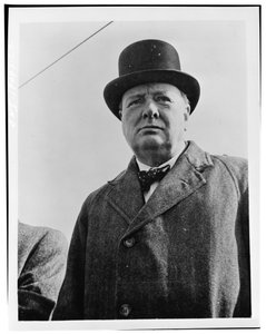ウィンストン・チャーチル英国首相、1942年頃（モノクロ写真） 作： アメリカの写真家