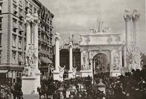 1899年のスペインでの勝利を祝って、ニューヨーク市23丁目にあるフィフスアベニューホテルの前にあるデューイアーチ
