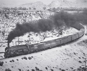 カリフォルニア州ビクタービルのケイジャン・パスを走るサンタフェ鉄道の「グランド・キャニオン・リミテッド」列車 作： American Photographer