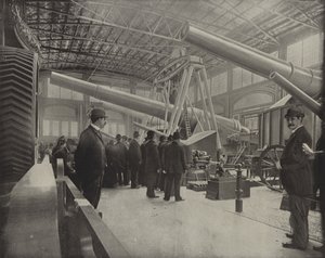 クルップガン展示 作： American Photographer