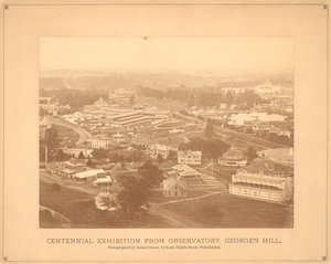 1876年にフィラデルフィアのジョルジュヒルにある天文台からのセンテニアル国際展示会の様子（銀の卵白プリント） 作： American Photographer
