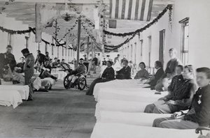 アーモリースクエア病院の病棟、ワシントンDC、1865年頃 作： American Photographer