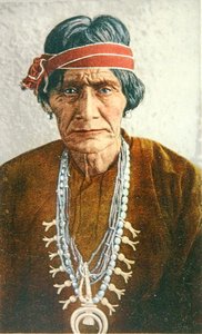 ニューメキシコ州のナバホ族のメディスンマン、1900年頃（カラーリトグラフ） 作： American School