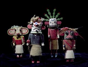 4つのカッチナ人形 作： American School