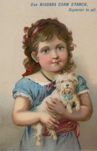 彼女の腕の中で小さな犬を保持している女の子 作： American School