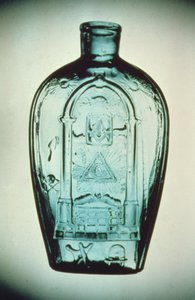 モールドブローのフリーメーソン製フラスコ、キーン（マルボロ通り）グラスワークス、1815-17年（ガラス） 作： American School