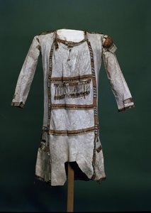 ネイティブアメリカンの膝丈スキンシャツ（カリブースキン）（フロントは109423を参照） 作： American School