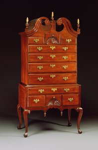 アン女王は、コネチカットまたはニューヨーク、1760-80年に高い箪笥を彫りました 作： American School