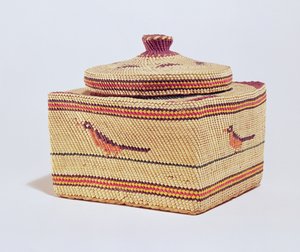 北西海岸からの鳥を描いたセイヨウカゴ（織物繊維）