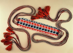 サッシュ、1820年代頃（ウールとビーズ） 作： アメリカの学校