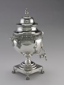 ハーヴェイルイス製作の茶壺、1811年から25年 作： American School